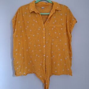 Old Navy Tie-Hem Top Daisy Print Mustard Yellow Button Front